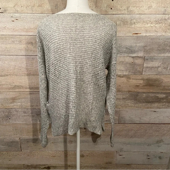 💥5/$25 Holister women’s grey & white oversized sweater in size x-small/small - Picture 4 of 10